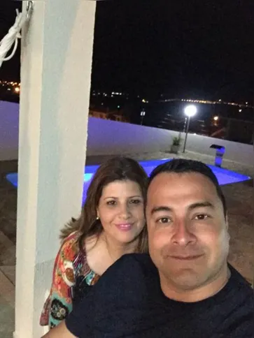 O empresário Leandro Bueno Natal recebeu os cumprimentos pela passagem de seu aniversário no último domingo (6). Leandro que responde pela Leandro Tintas, uma das casas mais completas e requisitadas da região em artigos para pinturas comerciais e residências. No registro, Leandro e sua esposa Karina Pohl. Da coluna RC os votos de felicidades.