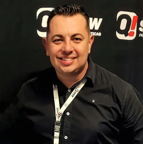 O empresário Eduardo Buss será muito cumprimentado pela passagem de seu aniversário no próximo sábado (12). Da coluna RC os votos de felicidades e realizações.