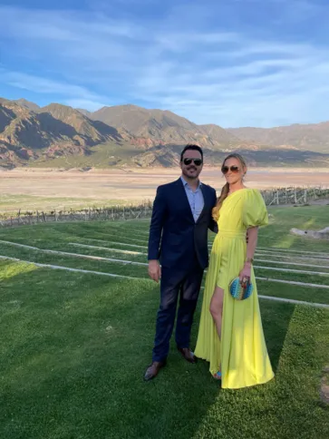 No registro especial, Franck Bobato e Valeska Bobato  curtem temporada de lazer e descanso em Mendonça na Argentina. O casal celebra as conquistas tanto na vida pessoal como profissional através da Inpelle Saúde e Beleza.