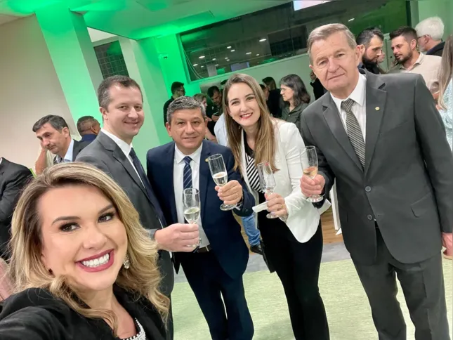 Leila Rejeane Grik Diretora de Negócios, Éverton Dobzynski Gerente Regional, Reinaldo Oliveira Gerente Regional de Desenvolvimento, Anieli Veiga Gerente Geral Sicredi Sabará, Popke F Van deer Vinne Presidente Sicredi Campos Gerais