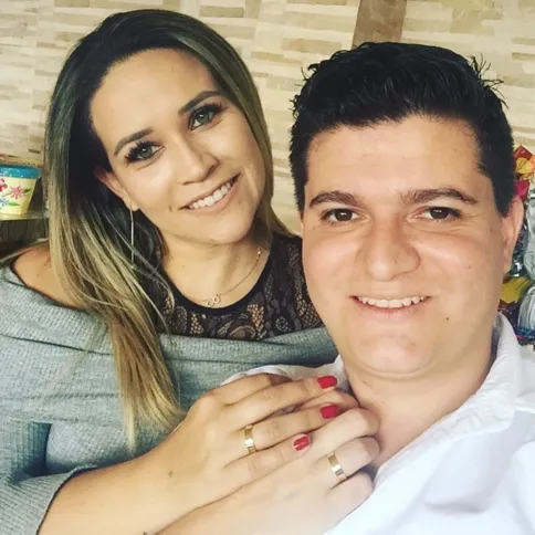 Mariana Damas receberá as felicitações pela troca de idade no próximo sábado (12). No registro, Mariana e seu marido Mario Cezar Martinez. Da coluna RC os votos de felicidades e realizações.