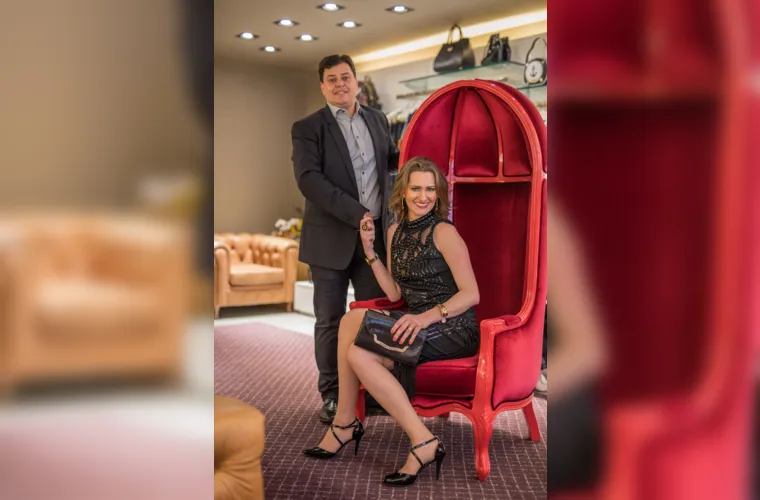 O empresário Fabio Donha Artero foi muito cumprimentado pela passagem de seu aniversário no último domingo (27). No registro, Fabio e sua esposa Elaine Pontarolo Artero. Da coluna RC os votos de felicidades e sucesso.