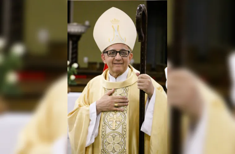 O Bispo Dom Sérgio Arthur Brasqui receberá as felicitações pela passagem de seu aniversário no próximo sábado (3). Vale registrar, que Dom Sérgio celebra seus 74 anos de idade e neste ano completou 19 anos à frente da Diocese de Ponta Grossa. Da coluna RC os votos de saúde e disposição para continuar sendo esse exemplo de bondade, energia e alegria.