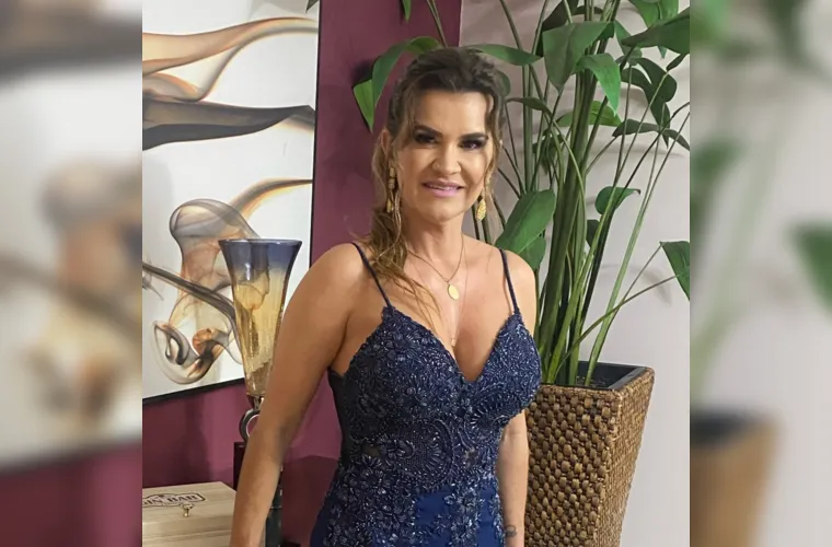 Fabiana Bruneri recebeu as felicitações pela passagem de seu aniversário na última sexta-feira (25). Da coluna RC os votos de alegrias e realizações.