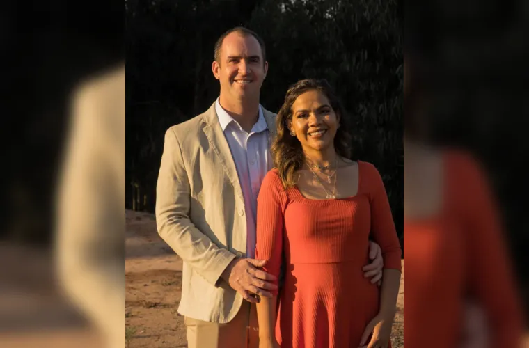 O empresário Rafael Wagner receberá as felicitações pela passagem de seu aniversário nesta sexta-feira (2). No registro Rafael, com sua esposa Samaé Wagner. Da coluna RC os votos de alegrias e sucesso.