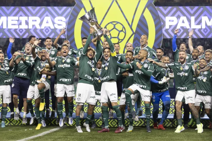 Palmeiras recebe troféu de campeão do Brasileirão Assaí 2022