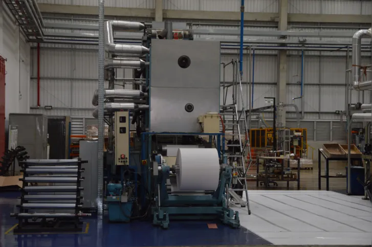 Empresas como a B.O. Packaging têm máquinas de alta tecnologia, com grande volume de produção