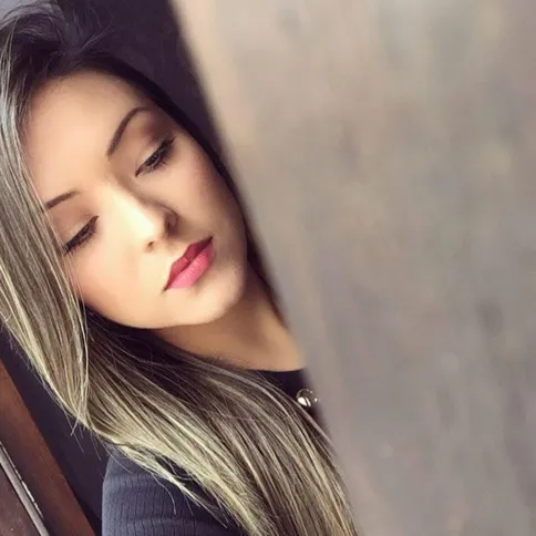 Rafaela Galvão Kubaski reserva a sexta-feira (27) para receber os cumprimentos pela chegada de seu aniversário. Da coluna RC os votos de felicidades e realizações.
