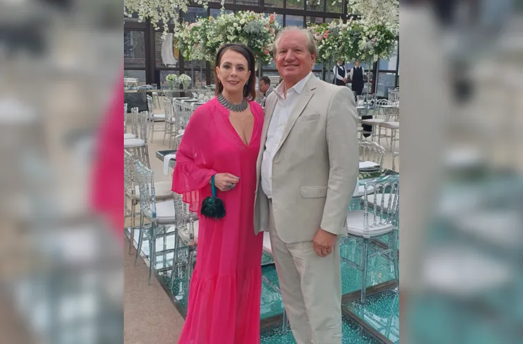 O empresário Fernando Parucker é símbolo de dinamismo. Dono de uma invejável juventude e disposição, a frente da Pontamed Farmacêutica que administra junto com seus filhos. Fernando festeja neste sábado (28) idade nova com alegria a plenitude de gozar de saúde e prosperidade nesse momento tão importante de vida ao lado da sua amada Vera, dos filhos Luiz Eduardo e Fernando, das noras Thais e Giovanna e dos netos Maria Eduarda, Vicente e Isabela. No registro, Fernando e sua esposa Vera Parucker. Da coluna RC os votos de muitas bênçãos!