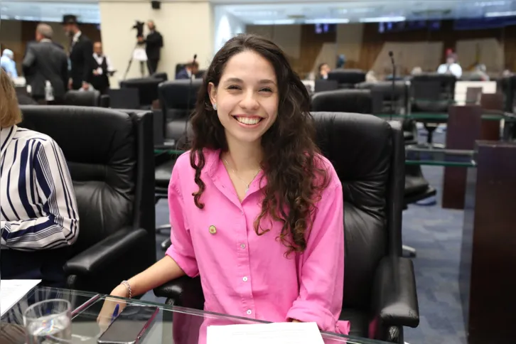 Deputada estadual mais jovem da história do Paraná, Ana Júlia Ribeiro (PT)