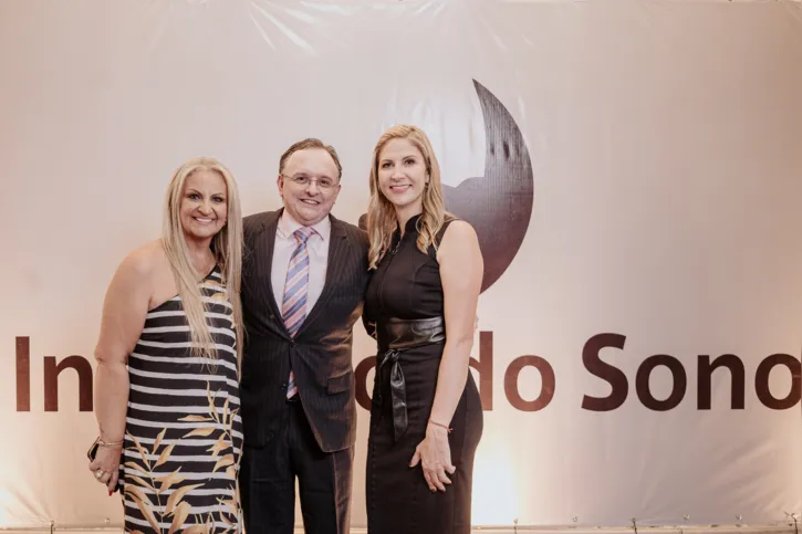 Sharon Pontes, Carlos Henrique Camargo e Luciana de Paula Souza