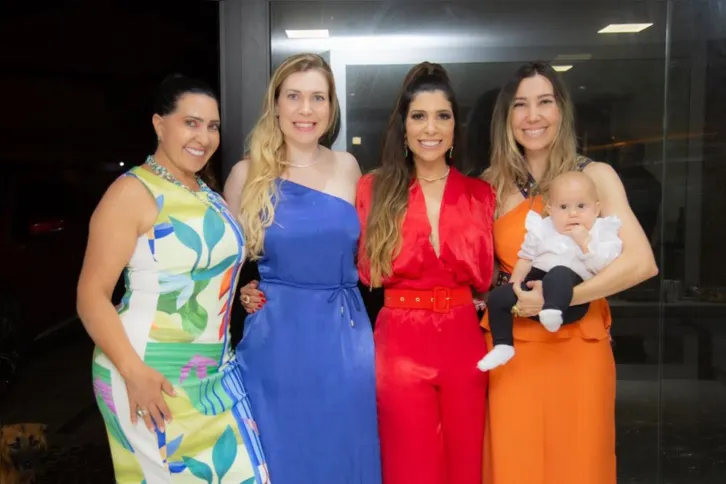 Anelaine Brunelli, Anelise Brunelli, Andressa Brunelli, Rosângela Brunelli e a pequena Sophia Sudan