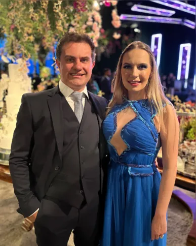 O advogado Iwan Ricardo Chrun será cumprimentado pela passagem de seu aniversário no próximo sábado (4). No registro, Iwan e sua esposa Ingrid Garcia Taques da Fonseca. Da coluna RC os votos de felicidades e sucesso.