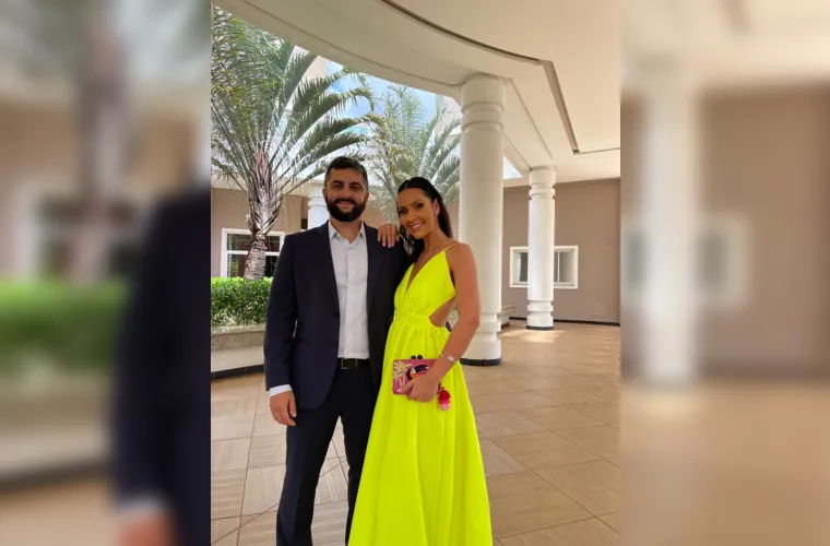O médico Bruno Kassab foi muito cumprimentado pela passagem de seu aniversário no último domingo (9). No registro, Bruno e sua esposa Fernanda Camargo Kassab. Da coluna RC os votos de felicidades e sucesso.