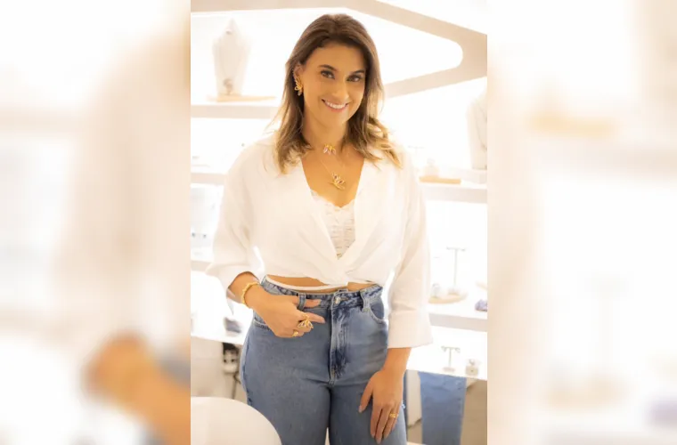 A empresária Nane Ferraz Gorte será muito cumprimentada pela passagem de seu aniversário nesta quarta-feira (5). Vale registrar, que Nane ao lado de seu marido Flávio Gorte realizam nesta noite o coquetel de reinauguração da loja infantil Pequeninos.  Da coluna RC os votos de realizações e felicidades.