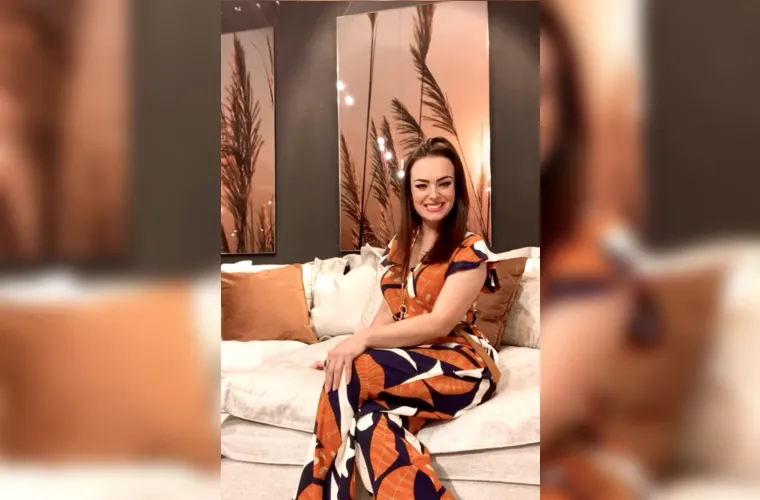 Patricia Schneider Alcântara Silva recebeu os cumprimentos pela passagem de seu aniversário no último sábado (11). Da coluna RC os votos de alegrias e sucesso.