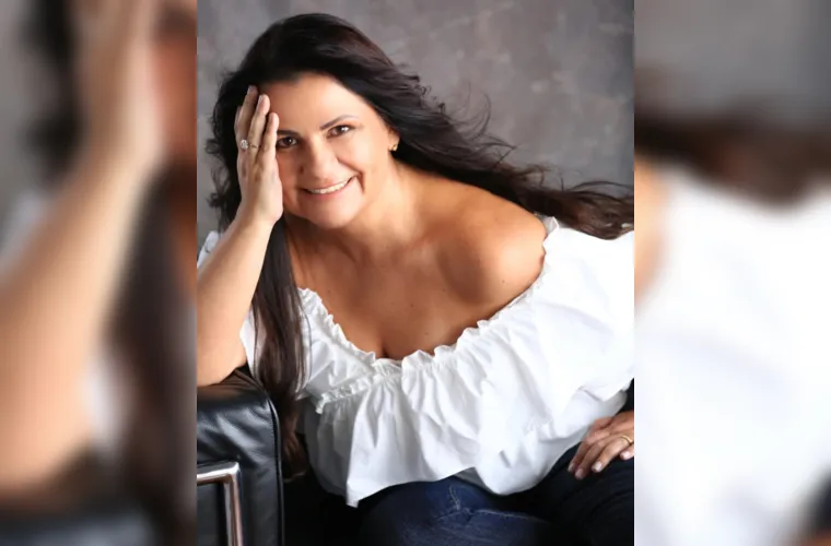 A empresária Zeila Virginia Cruz Oliveira será muito cumprimentada pela passagem de seu aniversário nesta terça-feira (18). Da coluna RC os votos de alegrias e sucesso.