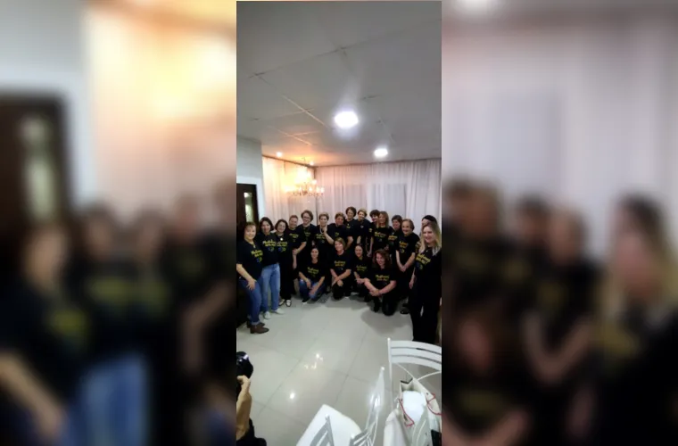Na última semana, aconteceu o encontro das              “Mulheres Nota Mil” em comemoração aos 200 anos de Ponta Grossa. O grupo de mulheres se reúne mensalmente a mais de duas décadas, um encontro com muita descontração e alegria, sempre visando o empoderamento feminino.