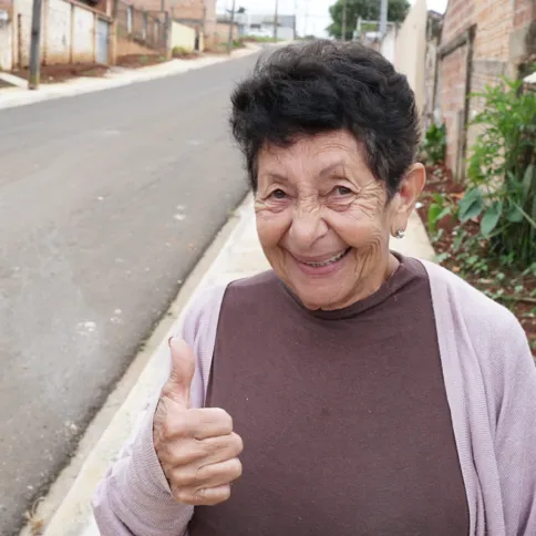 “Aqui agora mudou 100% porque era valeta, era carro encalhado. Dia de chuva era um transtorno medonho, porque não tinha galeria, não tinha nada. E agora tem. Isso aí ajuda muito sabe, aqui na nossa rua e na rua da creche foi muito bom. Nossa, todo mundo está muito feliz e para nós está ótimo, tá maravilhoso como nós queríamos.” - Tereza de Jesus Oliveira, Moradora do Quero-Quero