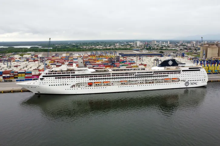 Embarques e desembarques ocorreram semanalmente no Porto de Paranaguá até o dia 8 de março de 2024