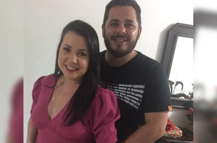 Juliana Kravchychyn estará rodeada de cumprimentos pela chegada de seu aniversário na próxima segunda-feira, dia 22. Na foto, ela aparece ao lado de seu marido Rudney Correa, compartilhando momentos especiais juntos. Da coluna RC, enviamos os mais calorosos votos de alegria e sucesso. Que este novo ano de vida seja repleto de conquistas, felicidade e momentos memoráveis ao lado daqueles que ama.