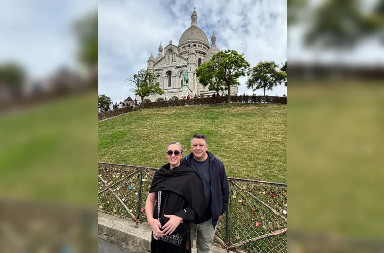 Paula Campagnoli e Sergio Zadorosny Filho aproveitam uma temporada de lazer e descanso ao lado da família, conhecendo os encantos e belezas da Europa. O casal, que sempre valorizou momentos em família e novas experiências culturais, está desfrutando de tudo que o Velho Continente tem a oferecer. No registro, podemos ver Paula e Sergio apreciando as belezas de Paris, uma das cidades mais românticas e encantadoras do mundo. Desejamos a eles uma viagem inesquecível e cheia de novas descobertas.