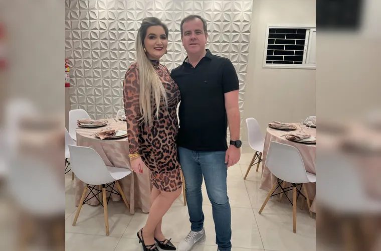 No último domingo (15), a empresária Karina Kisxiner celebrou seu aniversário com muito carinho e afeto, recebendo inúmeras homenagens e felicitações. No registro, ela aparece ao lado de seu noivo, Rafael Gil Nogueira Gimenes, com quem compartilha uma bela história de amor. Da Coluna RC, desejamos a ela um novo ano de vida repleto de conquistas, alegrias e realizações, e que seu caminho ao lado de Rafael seja iluminado por amor, cumplicidade e muitos momentos felizes.