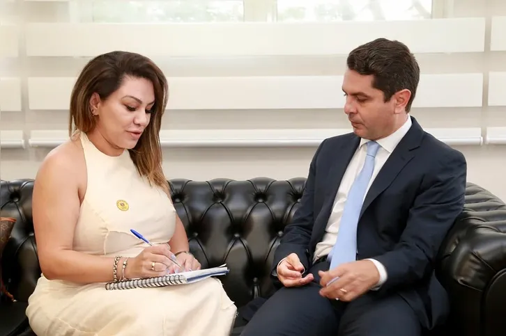 O encontro aconteceu no gabinete do parlamentar, em Curitiba.