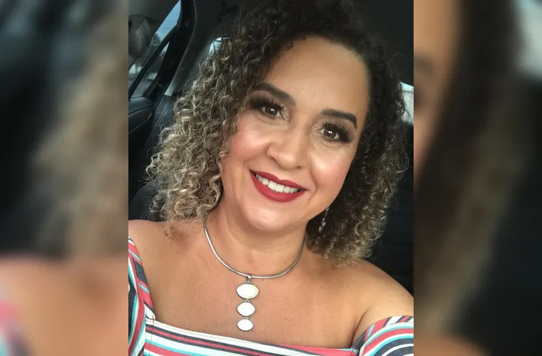 Parabéns à querida Josiane Valéria Conrado Stemmer, que sopra as velinhas neste sábado (8). Sempre presente nos eventos sociais mais prestigiados da cidade, sua elegância e simpatia não passam despercebidas. Da Coluna RC, enviamos nossos votos de felicidade, saúde e muito sucesso.