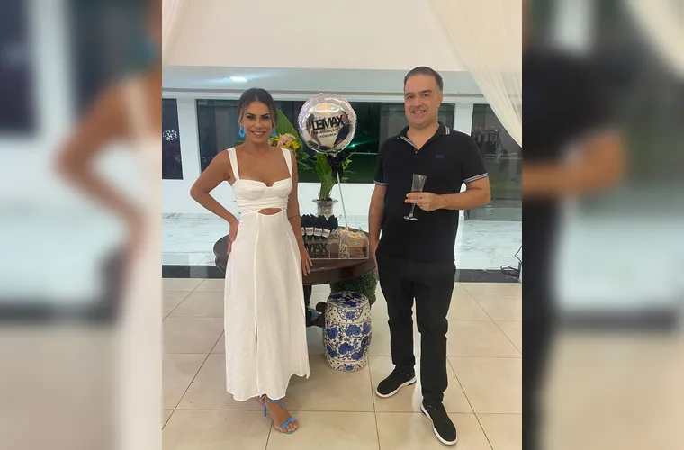 O destacado dentista Leonardo Pellissari celebra seu aniversário neste sábado (25). Co-proprietário da Lemax Odontologia, Leonardo é uma referência em nossa cidade. Na foto, Leonardo e sua esposa, Marina Pellissari. A coluna RC deseja a ele um ciclo cheio de sucesso, saúde e felicidade.