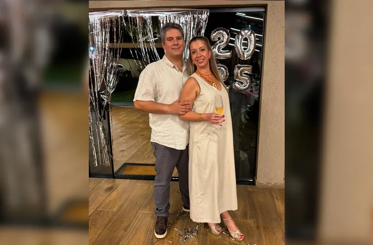 A sempre querida Anelissa Nasseh Bach, carinhosamente chamada de Nica, celebra seu aniversário nesta sexta-feira (7), cercada pelo carinho de amigos e familiares. No registro, ao lado de seu esposo Northon Klas, brindando à vida e aos momentos especiais que tornam cada dia único. Da Coluna RC, nossos votos de um novo ciclo iluminado, repleto de felicidade, amor e muitas conquistas!
