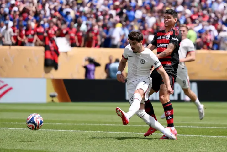 Pedro Neto começou a contagem do placar para o Chelsea