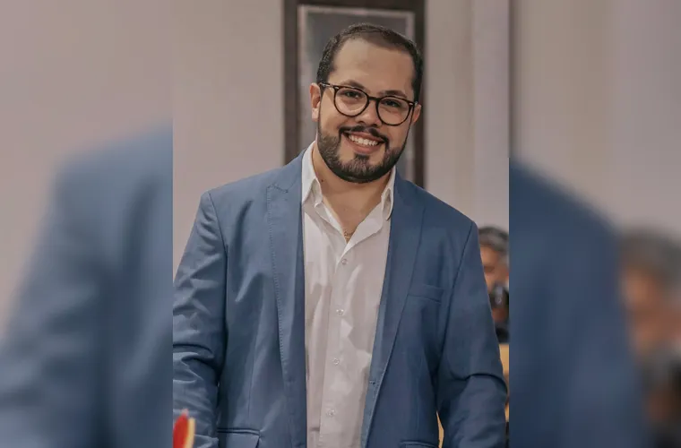 O advogado Bernardo Milléo foi calorosamente homenageado na última terça-feira (6), data em que celebrou mais um ano de vida. Ao lado de familiares e amigos, brindou às conquistas já alcançadas e aos planos que ainda virão. Da Coluna RC, votos de prosperidade e muitas alegrias.