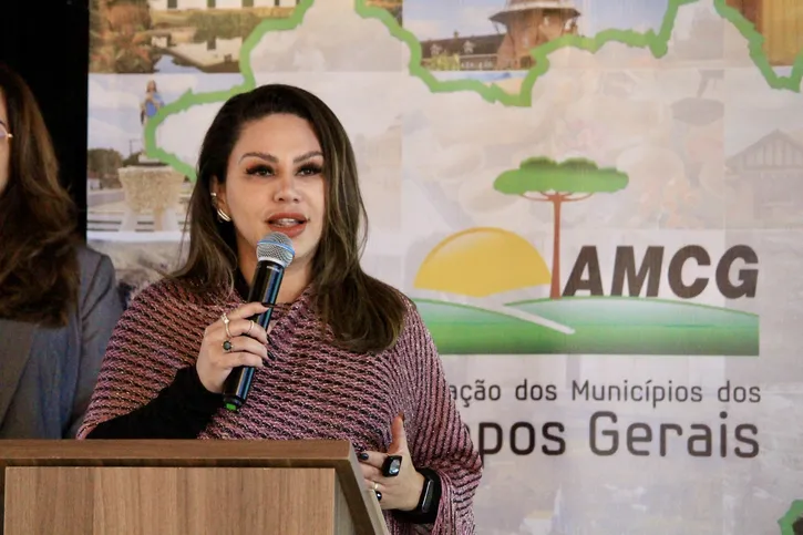 Dayane Sovinski, presidente da AMCG, posiciona-se a favor das APAEs.