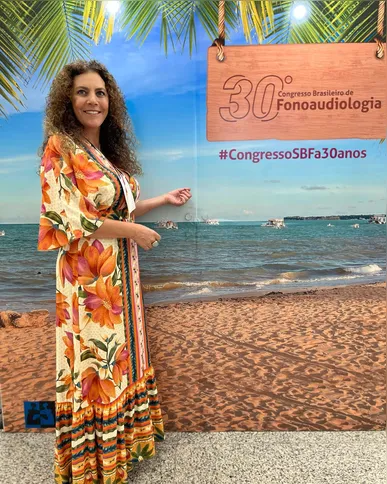 A renomada fonoaudióloga Cintia Simão Cenovicz foi calorosamente celebrada na última terça-feira (19), quando brindou à chegada de um novo ciclo. Da Coluna RC, seguem os mais sinceros desejos de felicidade plena e sucesso contínuo.