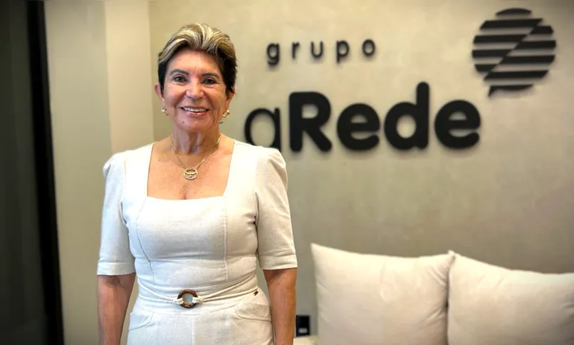 Prefeita de Ponta Grossa, Elizabeth Schmidt, destaca inovações implementadas na cidade em 2025, como a 'Muralha Digital', 'Estação Hub', e título de cidade inteligente.