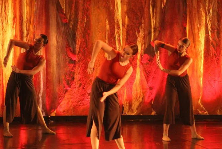Setembro em Dança é o maior festival de dança do Paraná.