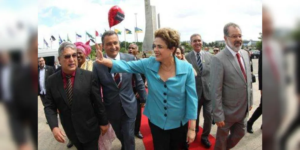 Imagem ilustrativa da imagem Giro Nacional: Em Salvador, Dilma Rousseff recebe título de cidadã honorária baiana