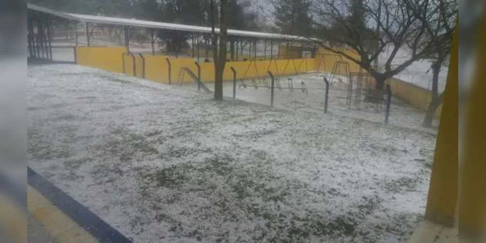 Tempestade com ventos e ‘pedras’ de gelo do tamanho de bolas de tênis de mesa foi registrada por moradores nas redes sociais
