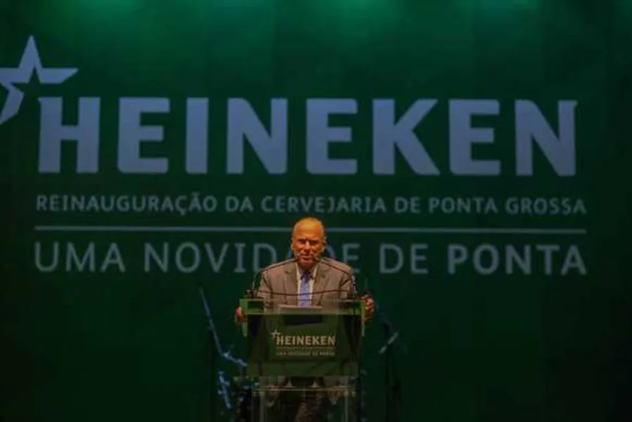 Didier Debrosse, Presidente da HEINEKEN Brasil, festeja os investimentos no país.