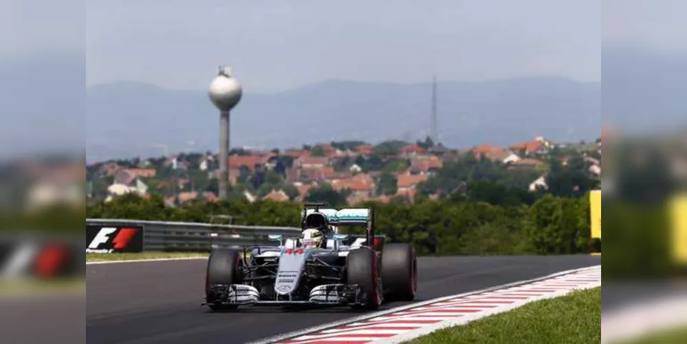 Imagem ilustrativa da imagem Lewis Hamilton vence e assume a liderança do Mundial de F1