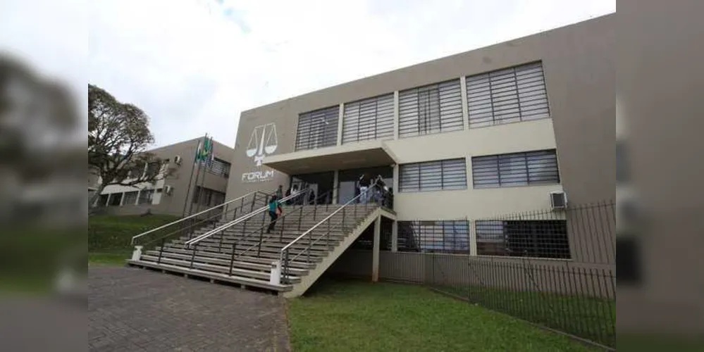 Testemunhas de acusados de desviar cargas de soja da Cooperativa Castrolanda começaram a ser ouvidas ontem pela 3ª Vara Criminal.