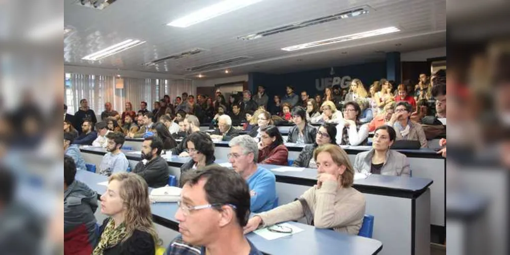 Assembleia dos professores da UEPG aconteceu na tarde de ontem