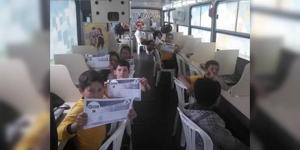 Ônibus de Informática esteve no município de Inácio Martins para levar os cursos do Ambiente Virtual de Aprendizagem