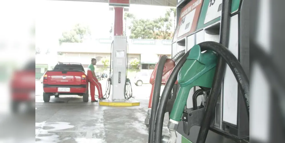 Imagem ilustrativa da imagem Gasolina terá reajuste de R$ 0,15 até sexta