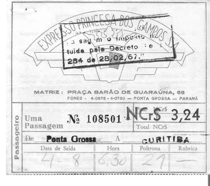 Passagem de numero 108.501( Ponta Grossa a Curitiba )Como curiosidade no verso da  passagem em letras em negrito artigo 7:  A Empresa não devolverá em caso algum o importe desta passagem..É hoje, é bem diferente com a criação da lei dos direitos do consumidor....