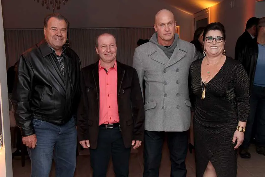 Jeroslau Pauliki, Valdir, Luis Flavio Barros e Marloiva.