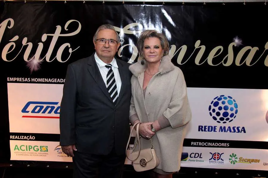 O presidente ACIPG, Douglas Taques Fonseca e sua esposa Catarina Fonseca