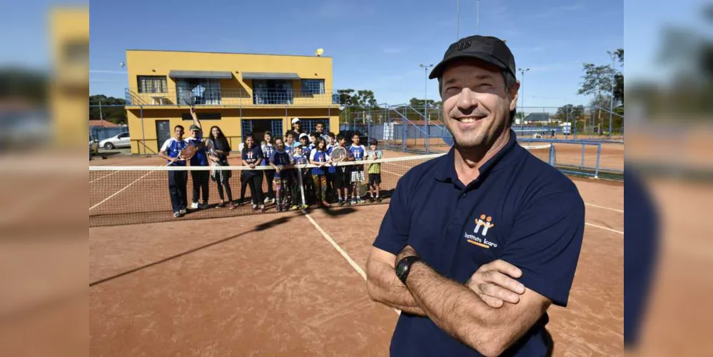 Imagem ilustrativa da imagem Ex-parceiro de Guga ensina tênis no Paraná