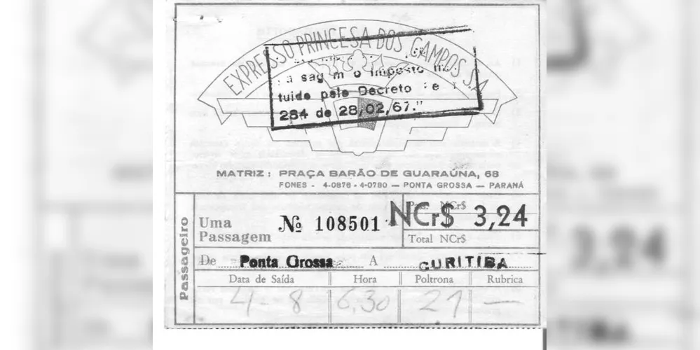 Passagem de numero 108.501( Ponta Grossa a Curitiba )Como curiosidade no verso da  passagem em letras em negrito artigo 7:  A Empresa não devolverá em caso algum o importe desta passagem..É hoje, é bem diferente com a criação da lei dos direitos do consumidor....